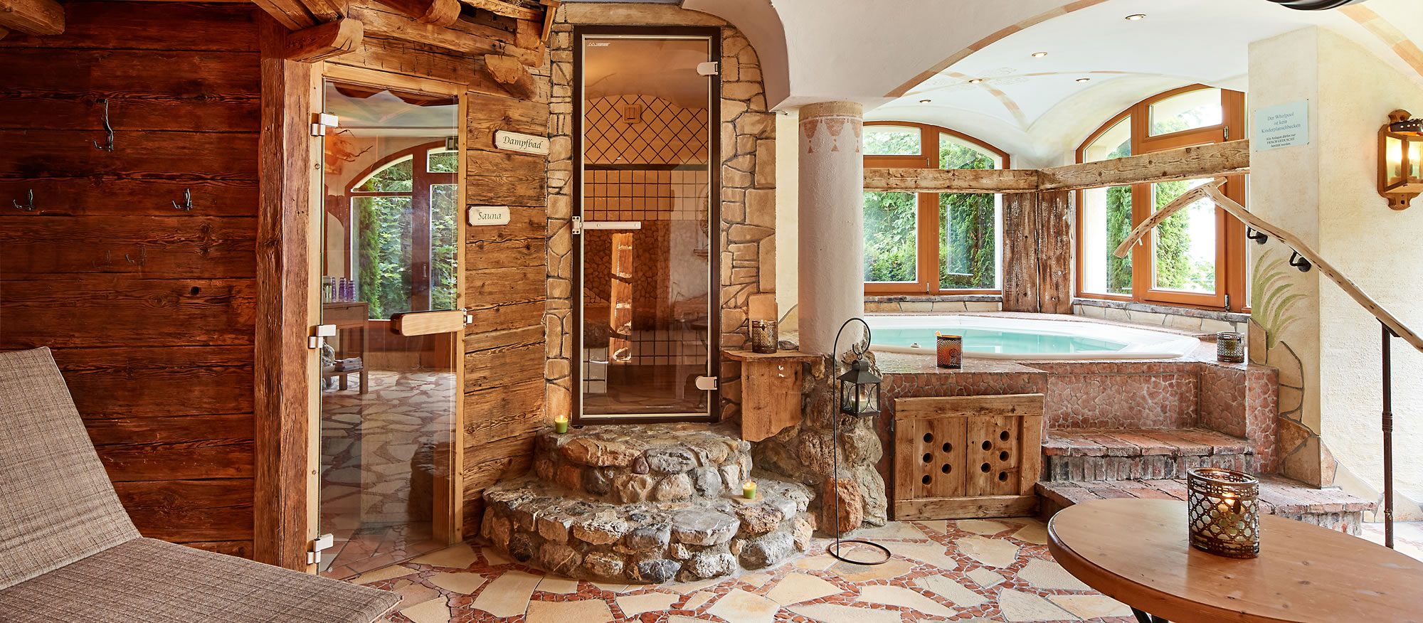 Wellnessbereich mit Sauna & Whirlpool im Hotel Waldgasthof in Flachau